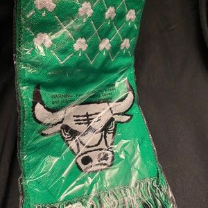 Bulls-Promo Scarf w/Bud‎ Light and Clovers,Grn/Blk